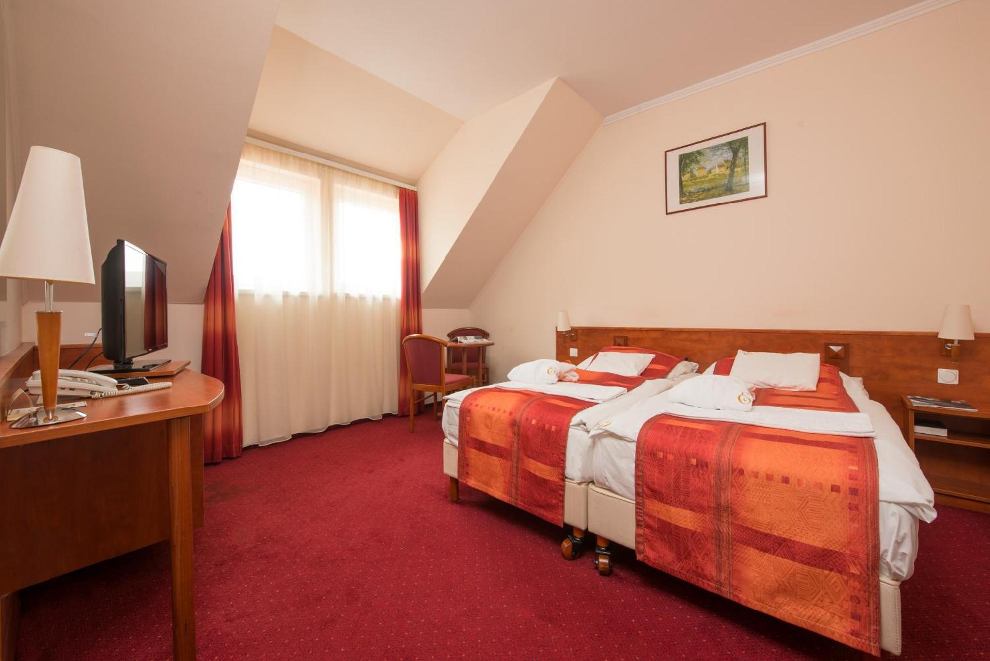 Erzsebet Park Hotel 3*