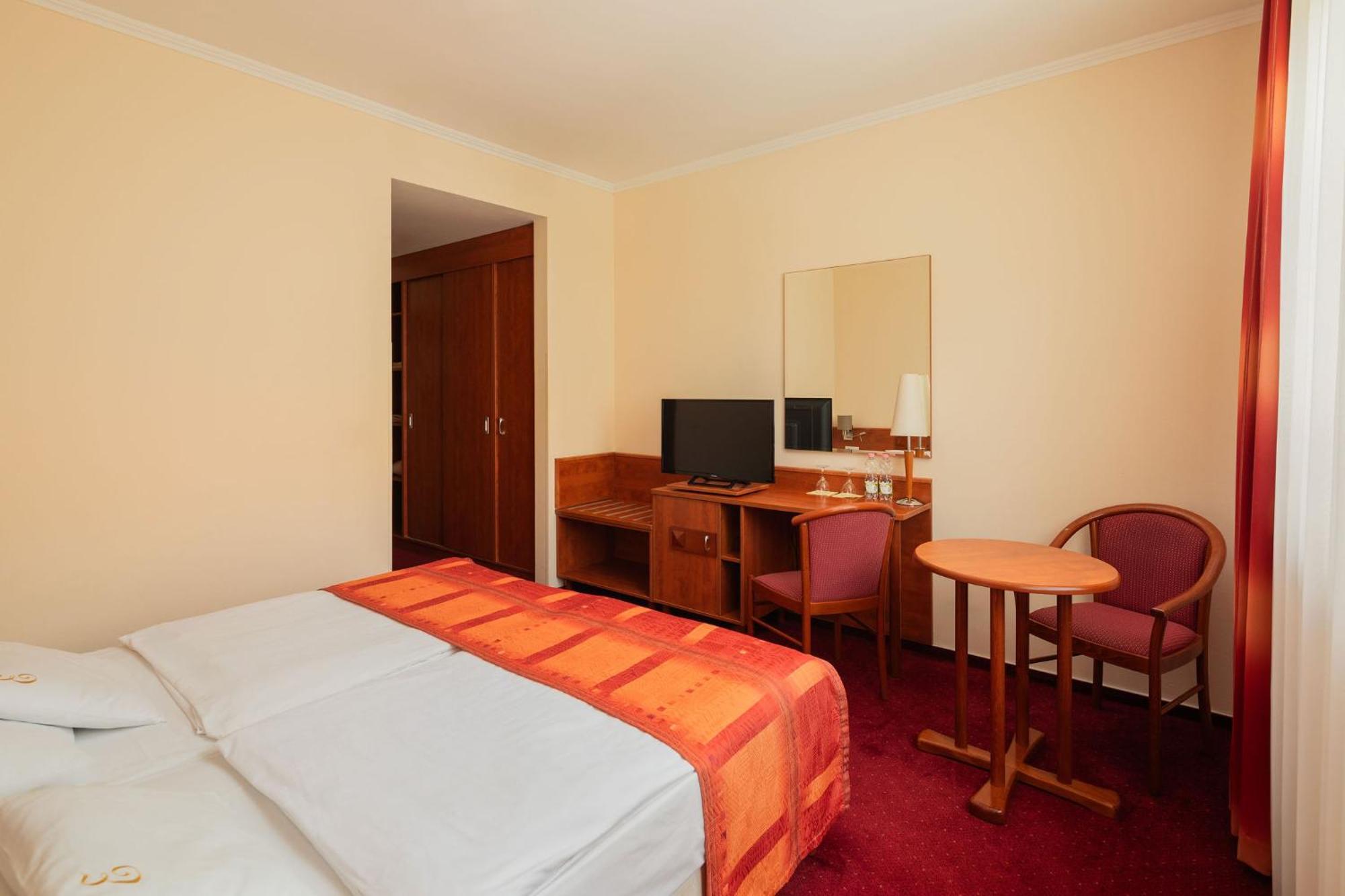 Erzsebet Park Hotel 3*